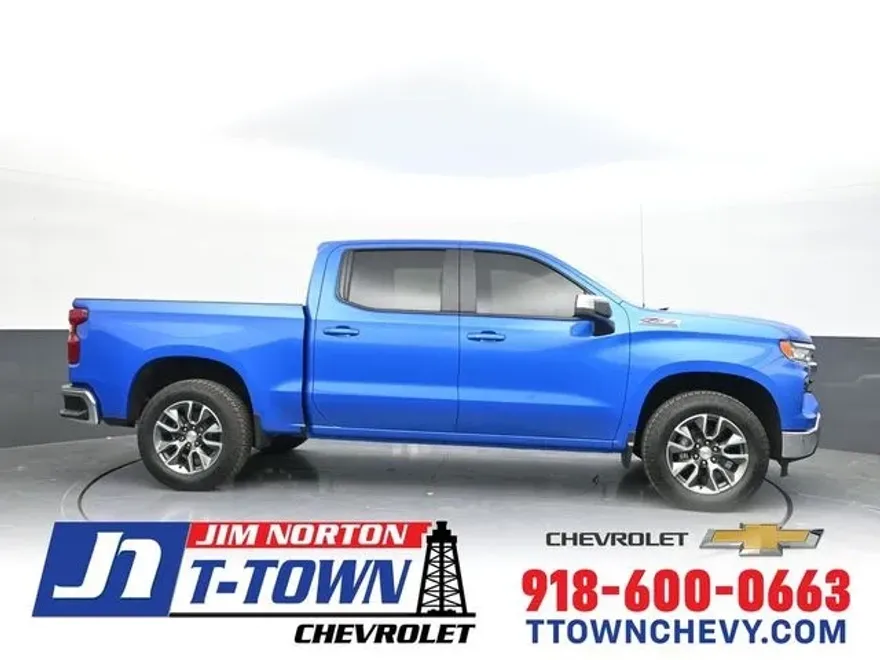 2025 Chevrolet Silverado 1500 LT photo 1