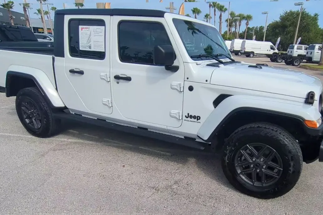 2024 Jeep Gladiator Sport S photo 1