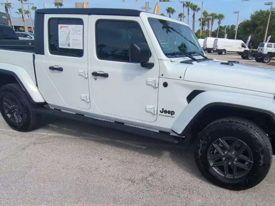 2024 Jeep Gladiator Sport S photo 1