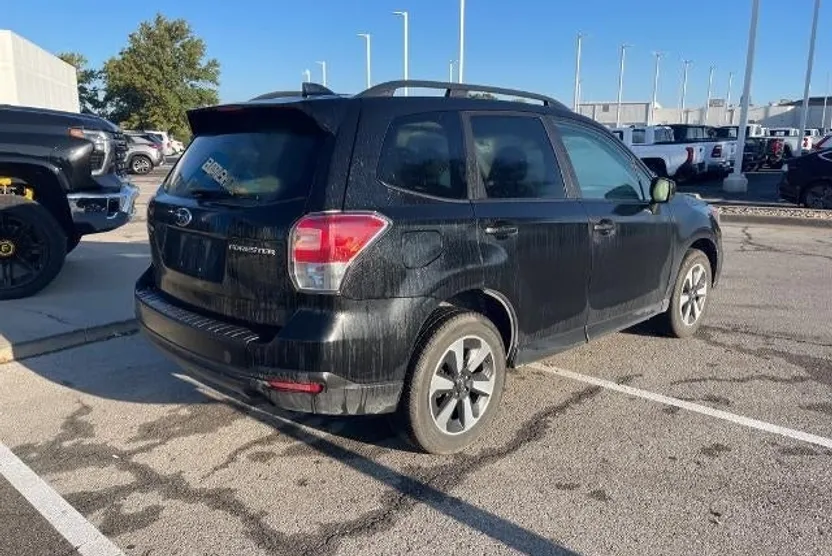 2018 Subaru Forester 2.5i photo 1