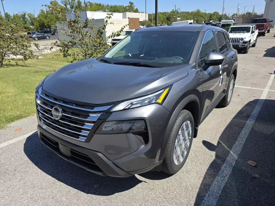 2026 Nissan Rogue SV photo 1