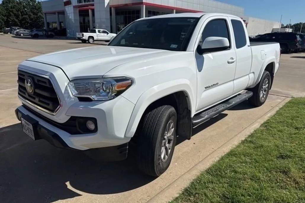 2019 Toyota Tacoma SR5 V6 photo 1
