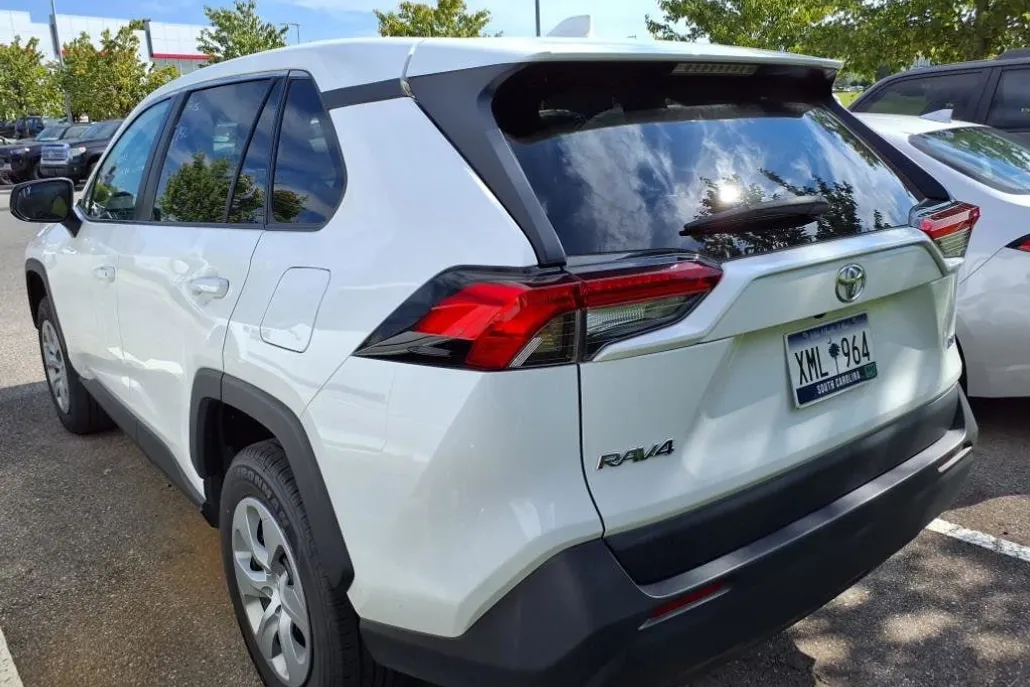 2024 Toyota RAV4 LE photo 1