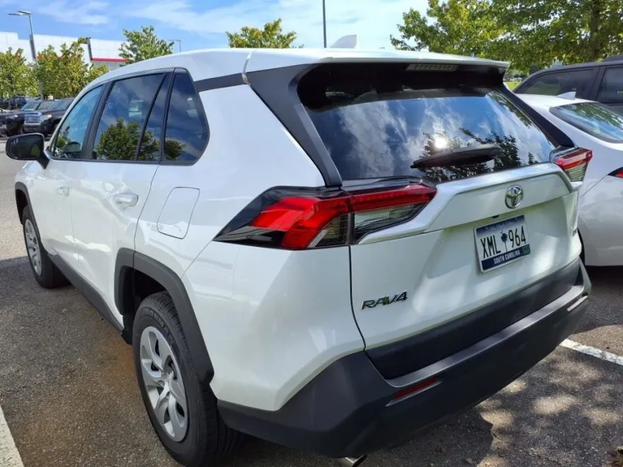 2024 Toyota RAV4 LE photo 1