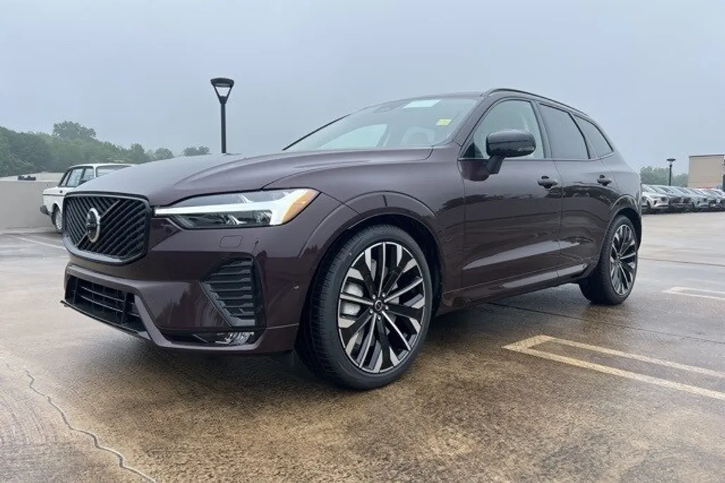 2026 Volvo XC60 B5 photo 1