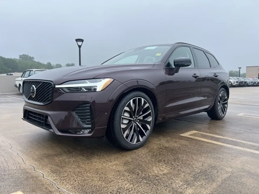 2026 Volvo XC60 B5 photo 1