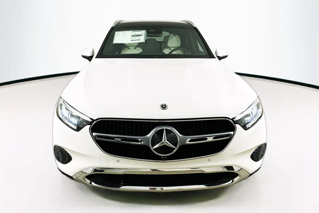 2025 Mercedes Benz GLC 300 4MATIC photo 1