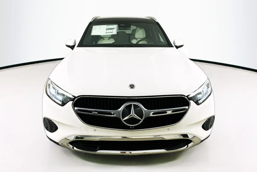 2025 Mercedes Benz GLC 300 4MATIC photo 1