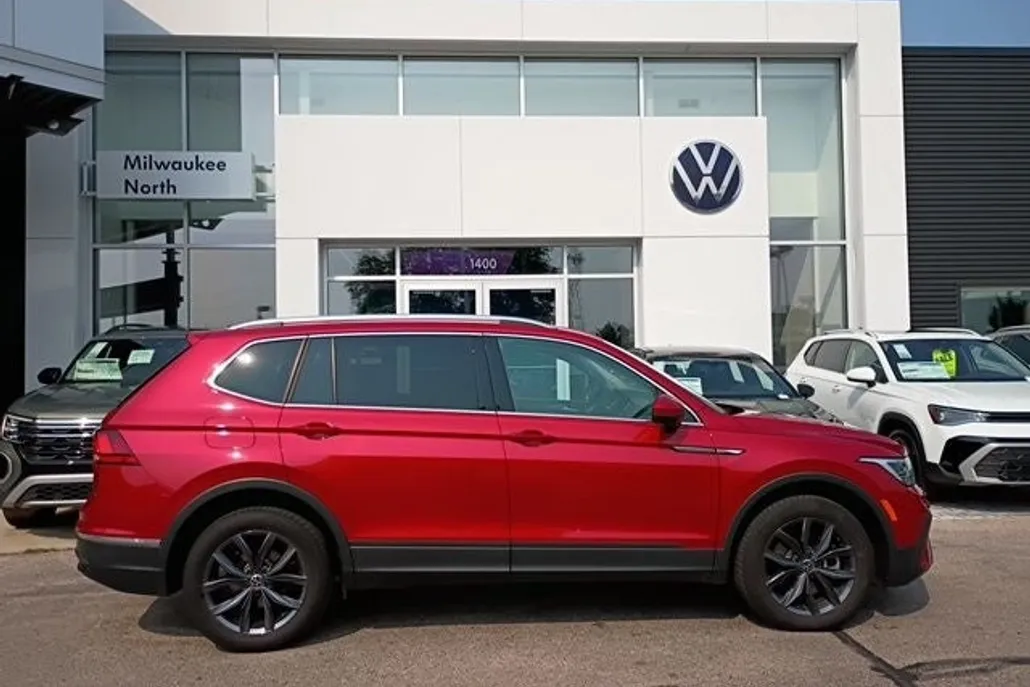 2022 Volkswagen Tiguan SE photo 1