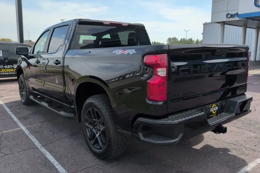 2025 Chevrolet Silverado 1500 Custom photo 1