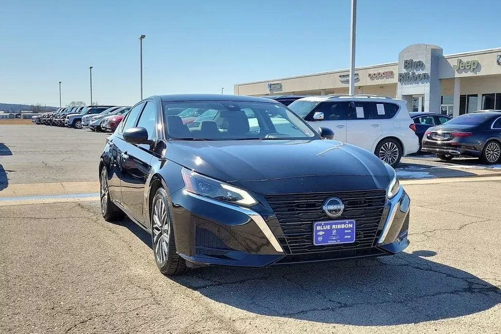 2024 Nissan Altima 2.5 SV photo 1