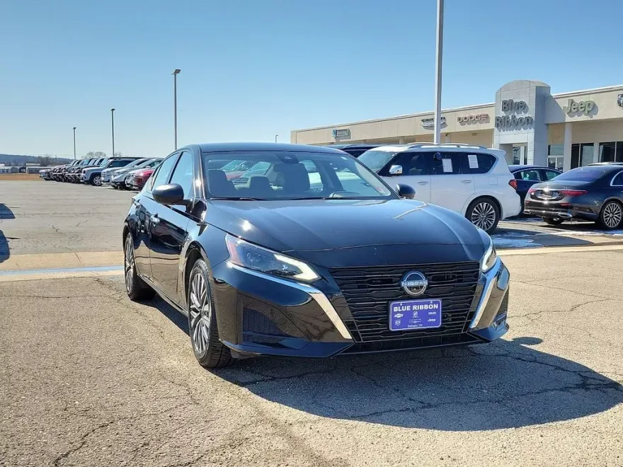 2024 Nissan Altima 2.5 SV photo 1