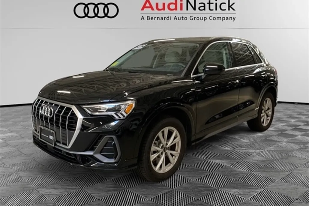 2024 Audi Q3 S line Premium Plus photo 1