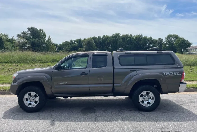 2014 Toyota Tacoma V6 4x4 Access Cab photo 1