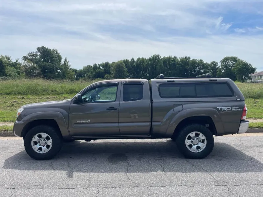 2014 Toyota Tacoma V6 4x4 Access Cab photo 1