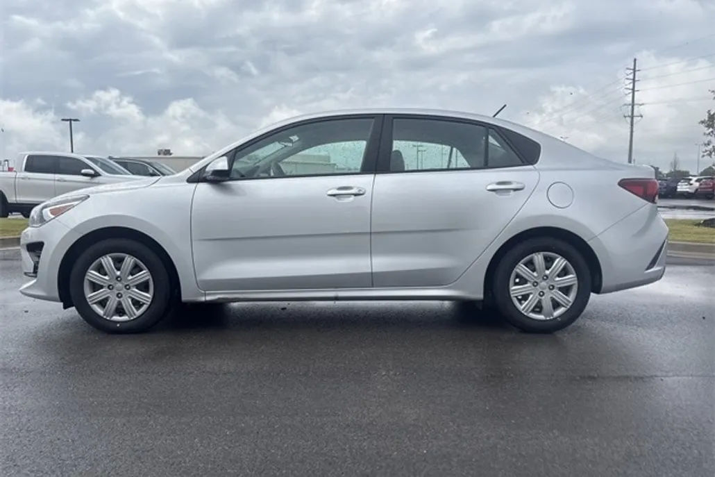 2023 Kia Rio S photo 1