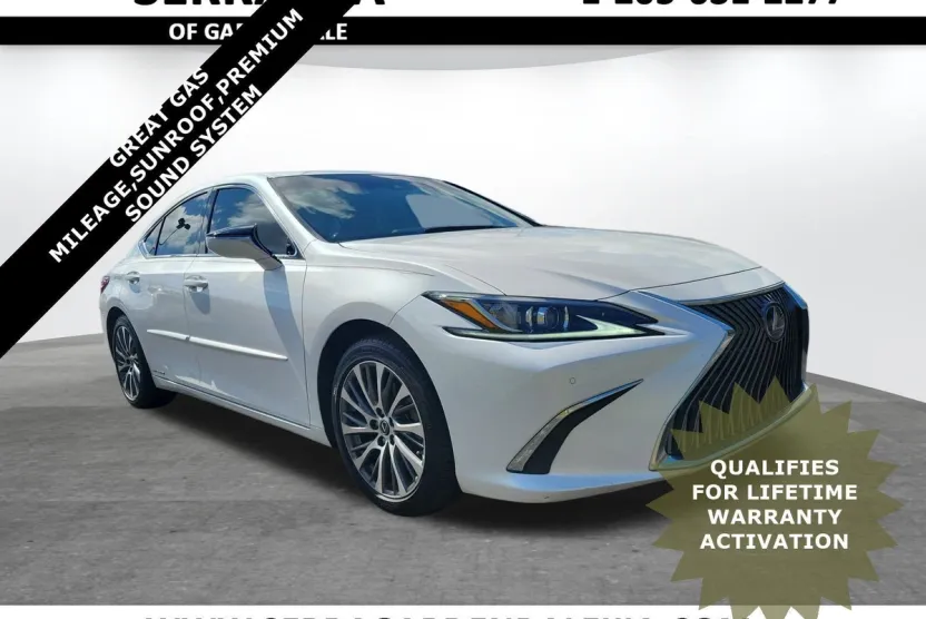2021 Lexus ES 300h photo 1