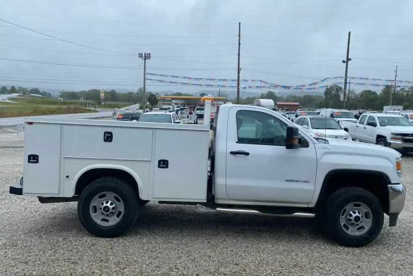 2017 Gmc Sierra Base photo 1