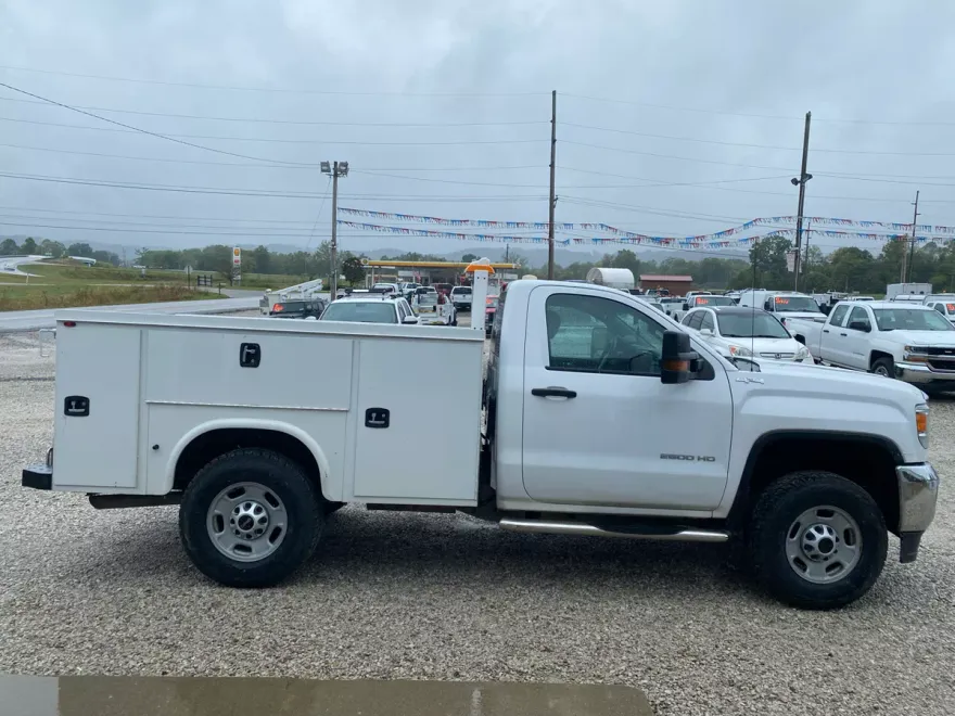 2017 Gmc Sierra Base photo 1
