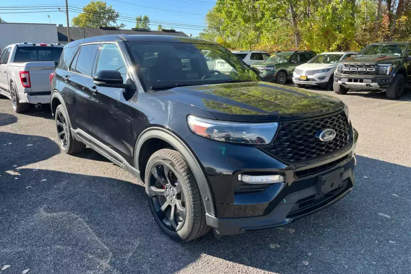 2021 Ford Explorer ST photo 1