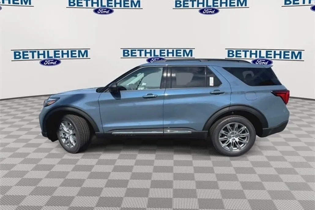 2025 Ford Explorer photo 1