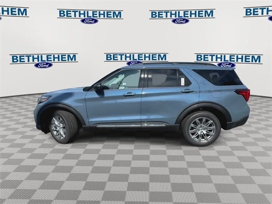 2025 Ford Explorer photo 1