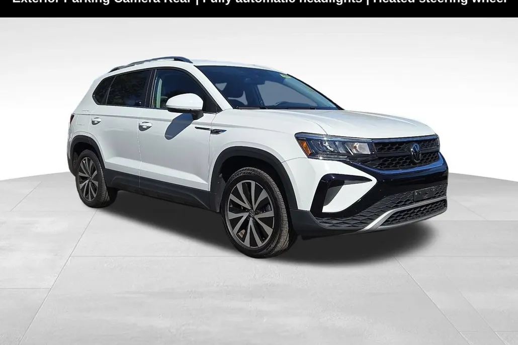 2023 Volkswagen Taos SE photo 1