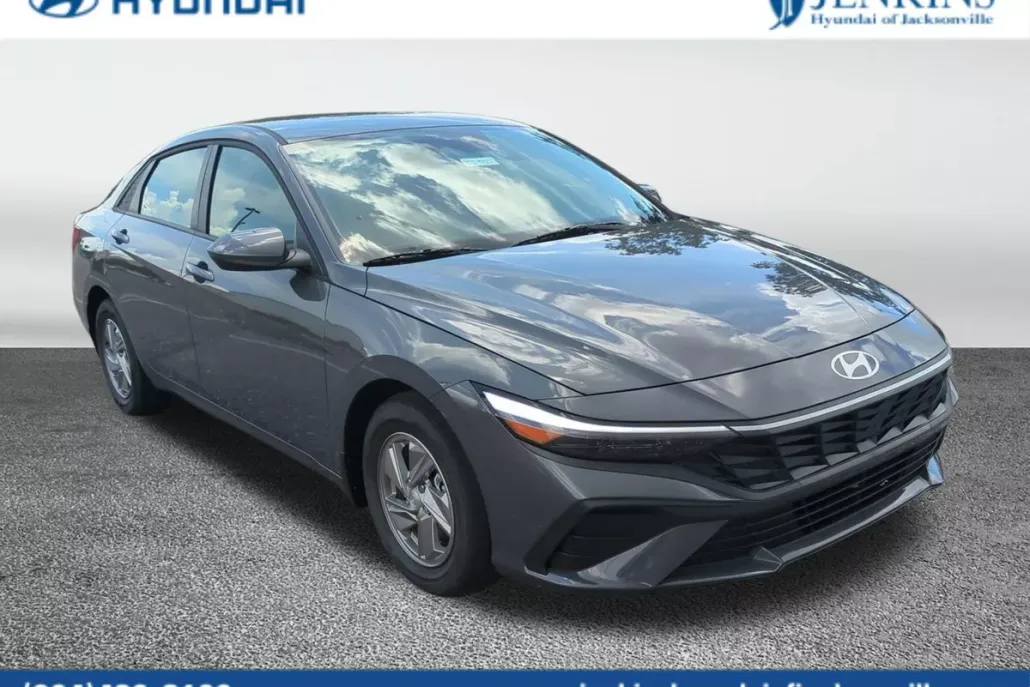 2025 Hyundai Elantra SE photo 1