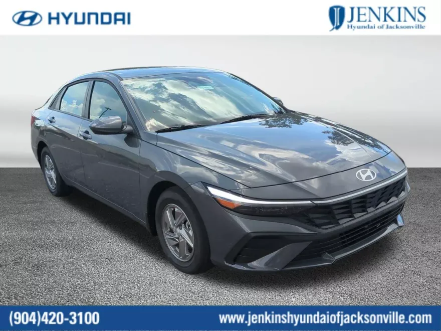 2025 Hyundai Elantra SE photo 1