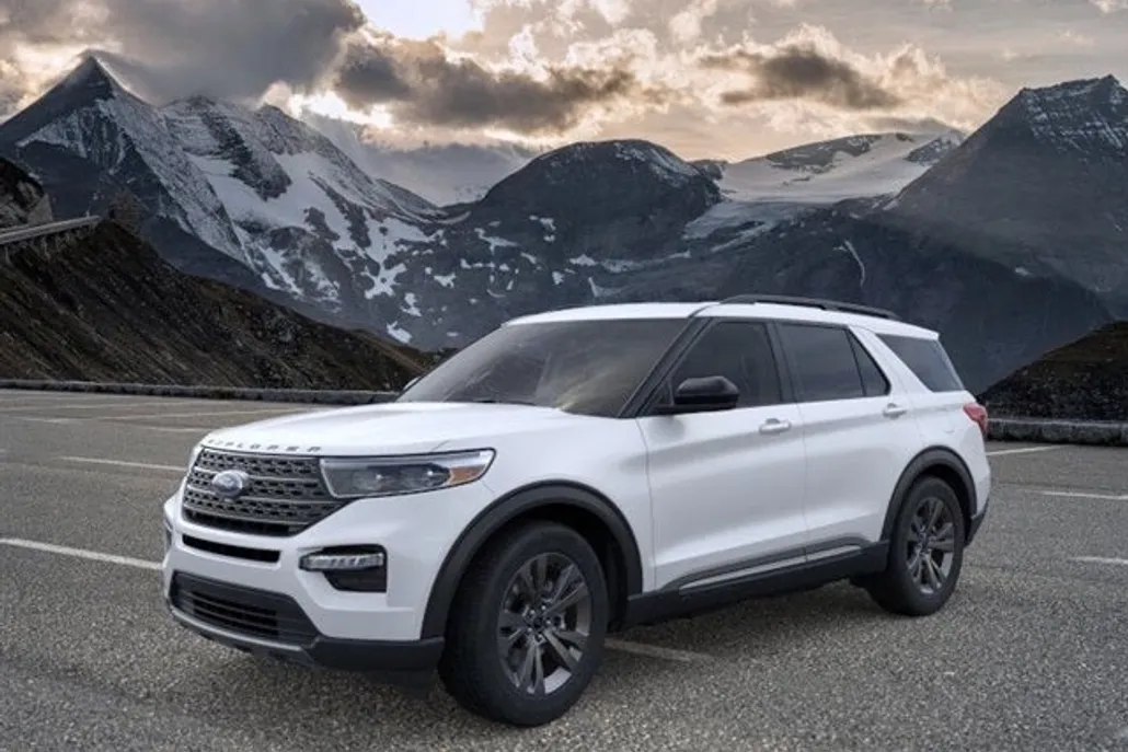 2024 Ford Explorer XLT photo 1