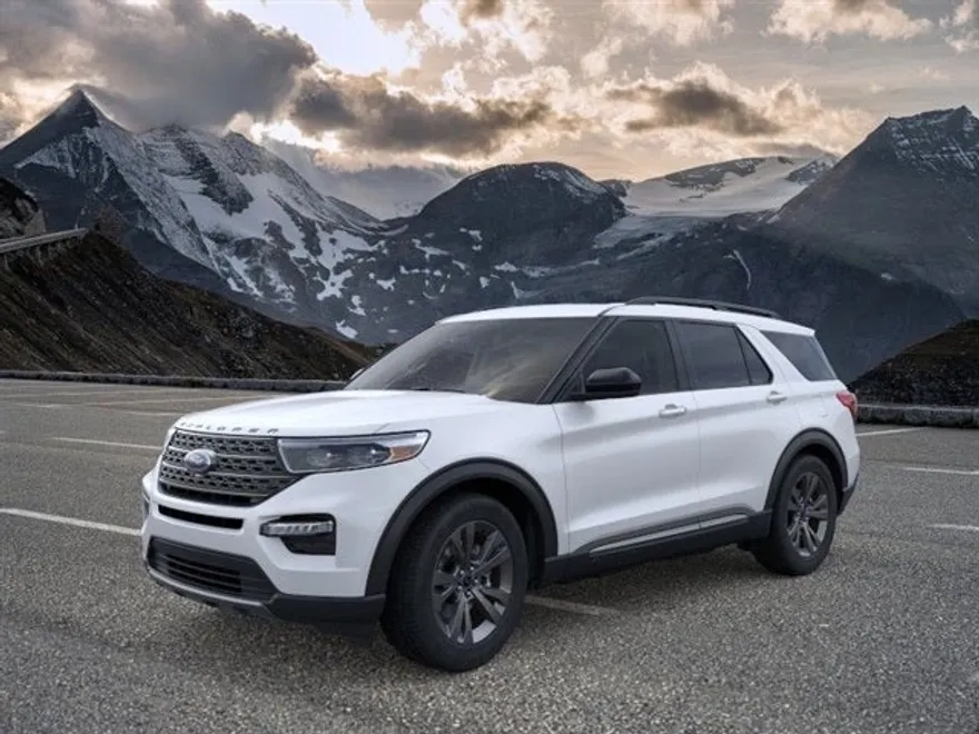 2024 Ford Explorer XLT photo 1