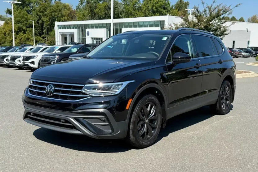 2024 Volkswagen Tiguan SE Wolfsburg Edition photo 1
