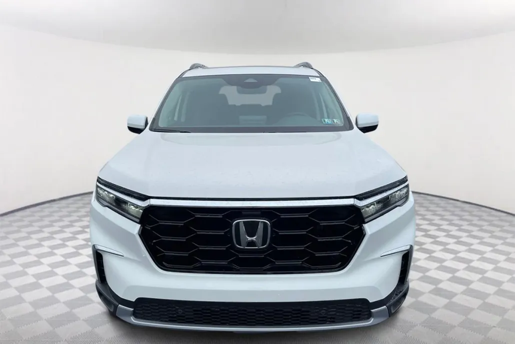 2025 Honda Pilot Touring photo 1