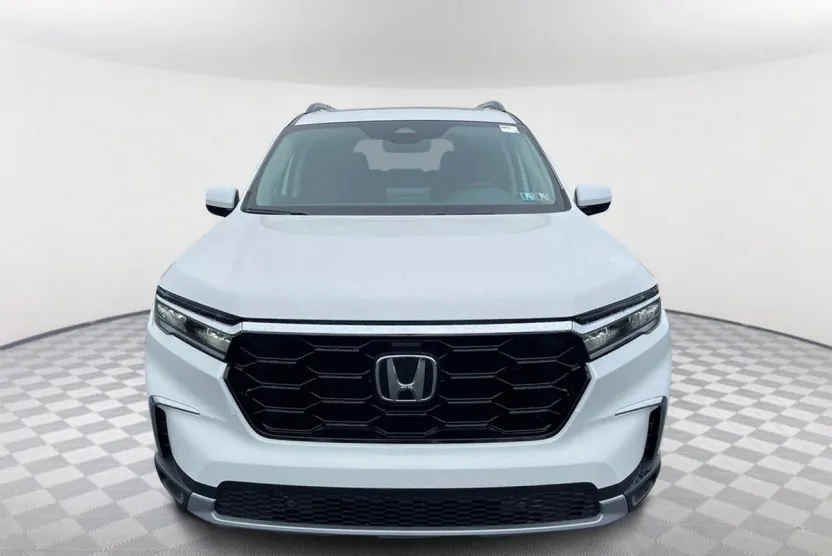 2025 Honda Pilot Touring photo 1
