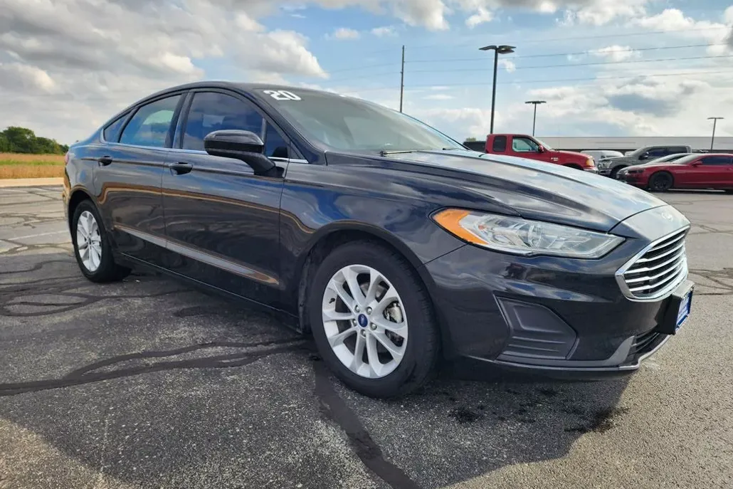 2020 Ford Fusion SE photo 1