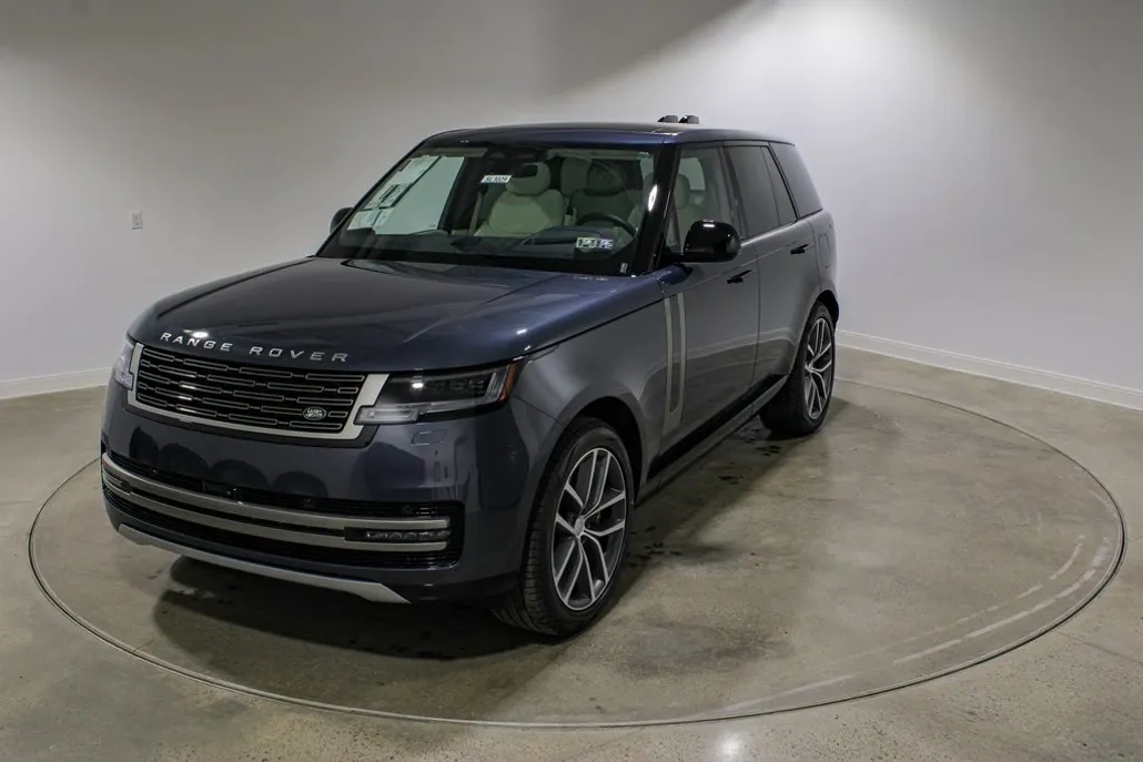 2025 Land Rover Range Rover SE photo 1