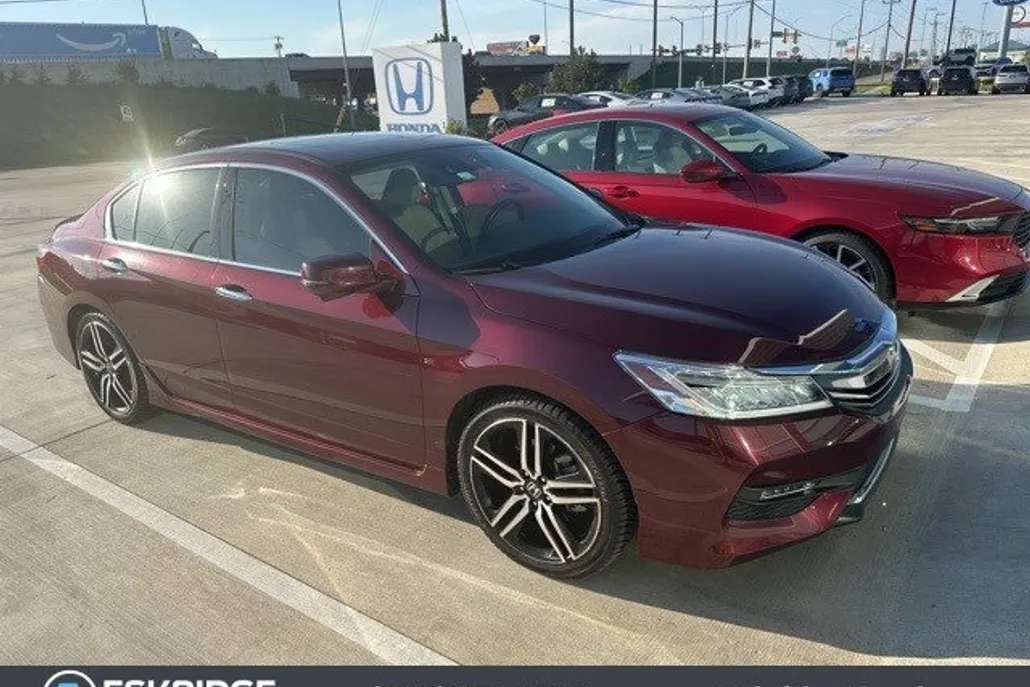 2017 Honda Accord Touring photo 1