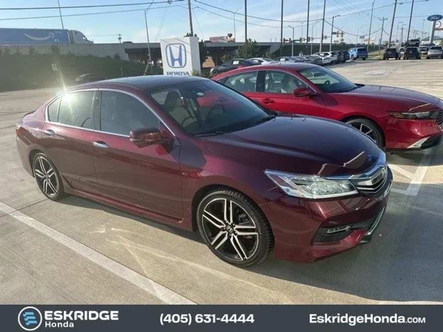 2017 Honda Accord Touring photo 1
