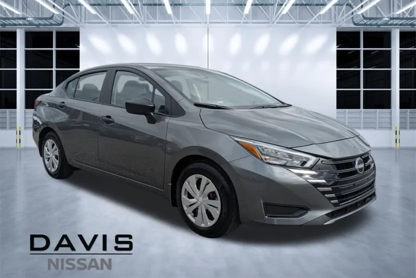 2025 Nissan Versa 1.6 S photo 1