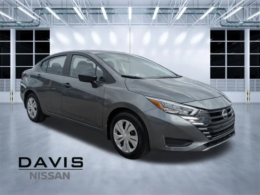 2025 Nissan Versa 1.6 S photo 1