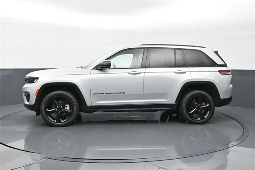 2023 Jeep Grand Cherokee Limited photo 1