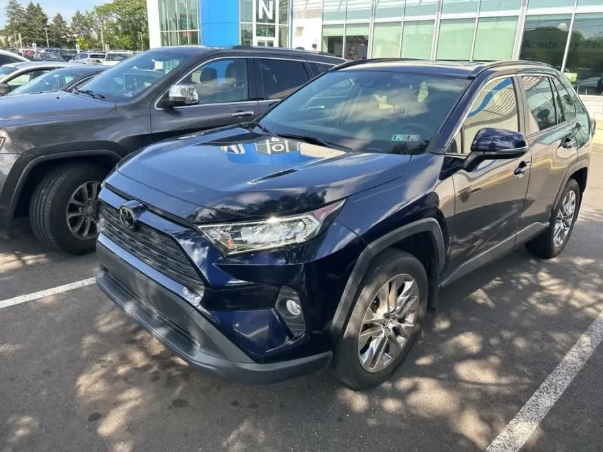 2021 Toyota RAV4 XLE Premium photo 1