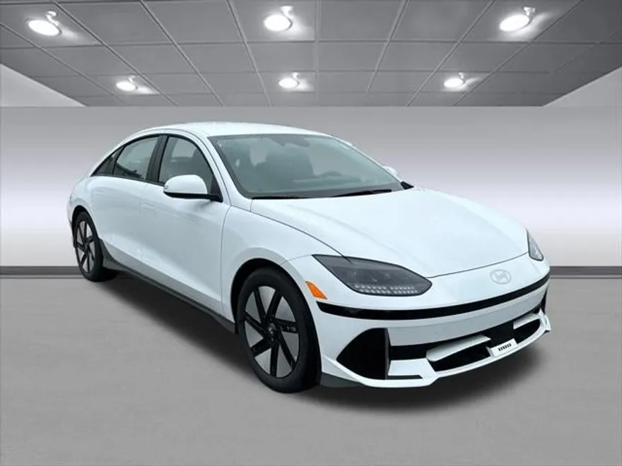 2025 Hyundai Ioniq 6 SE Standard Range photo 1
