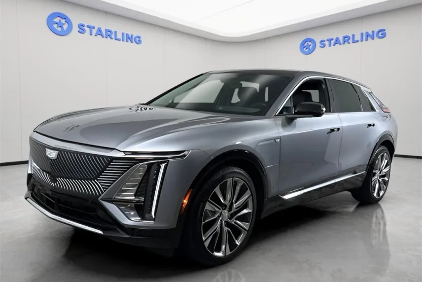 2024 Cadillac Lyriq Luxury photo 1
