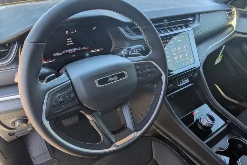 2025 Jeep Grand Cherokee Altitude X photo 3