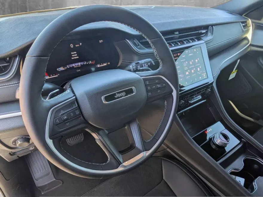 2025 Jeep Grand Cherokee Altitude X photo 3