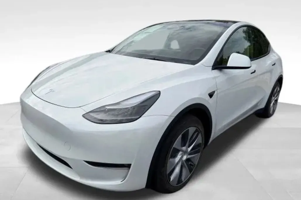 2023 Tesla Model Y Long Range photo 1