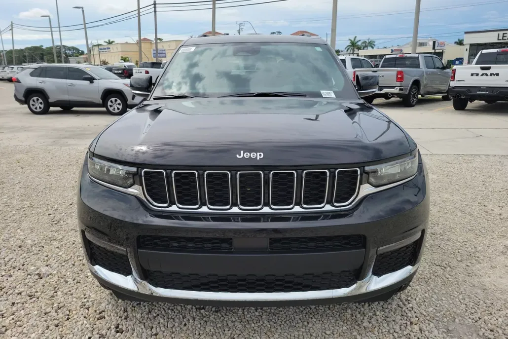 2025 Jeep Grand Cherokee Limited photo 1