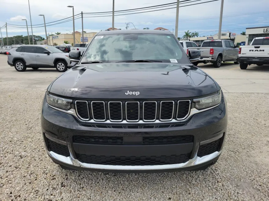 2025 Jeep Grand Cherokee Limited photo 1