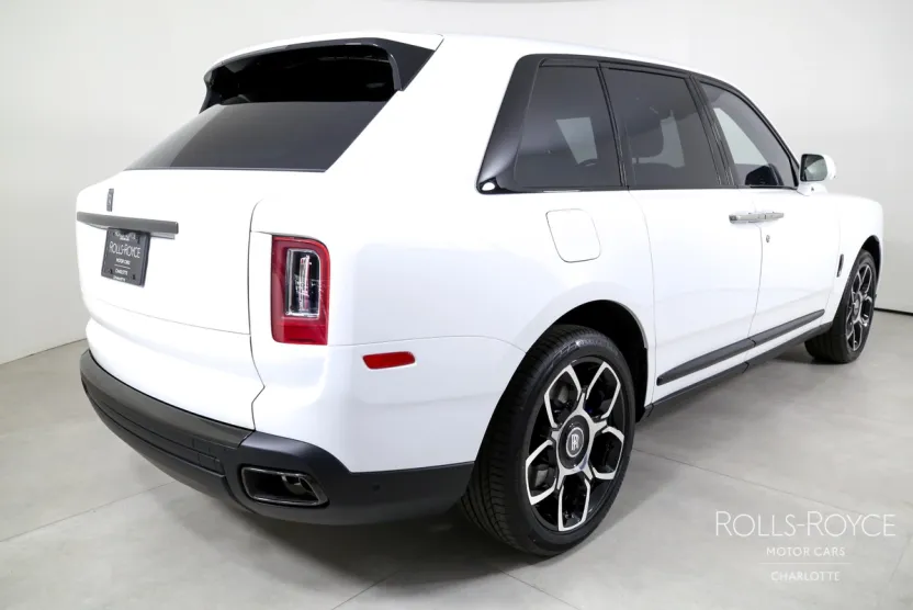 2024 Rolls Royce Cullinan Black Badge photo 1
